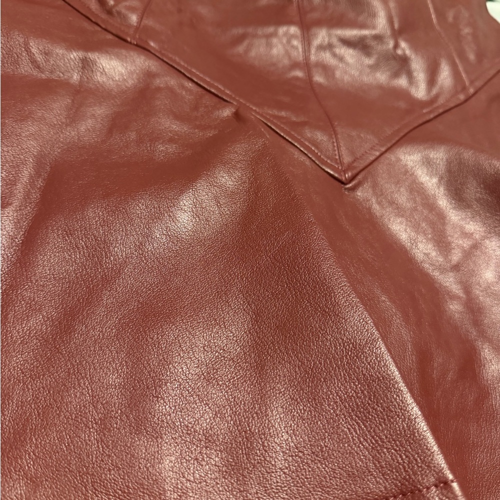 PU High-Waisted Flared Mini Skir (burgondy) - Picture 6 of 6